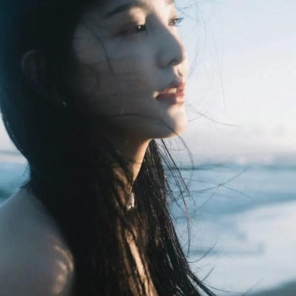 会画少年的天空